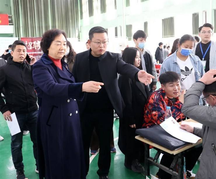 春风送岗·“职”等你来——我校举办2023届毕业生春季双选会