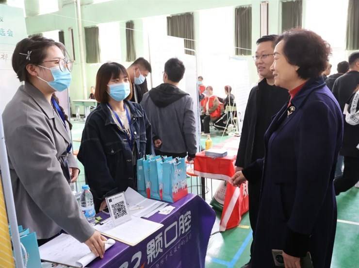 春风送岗·“职”等你来——我校举办2023届毕业生春季双选会